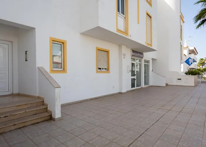 3br With Pool And Ac By The By Lovelystay *