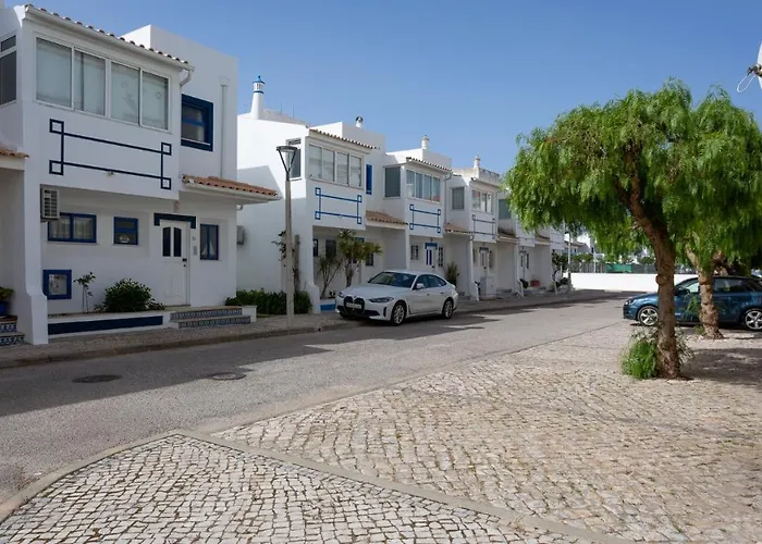 3br With Pool And Ac By The By Lovelystay