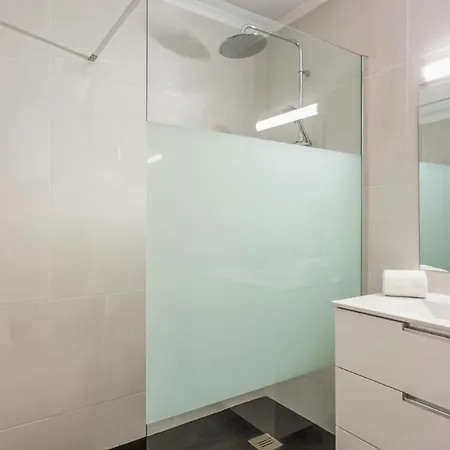 3br With Pool And Ac By The By Lovelystay 아파트 *