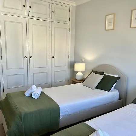 3br With Pool And Ac By The By Lovelystay *