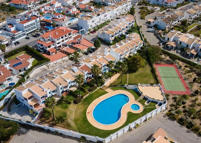 3br With Pool And Ac By The By Lovelystay *