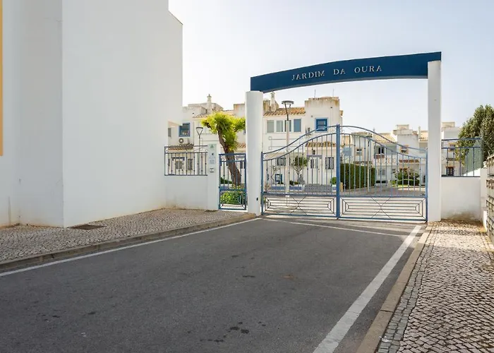 3br With Pool And Ac By The By Lovelystay *