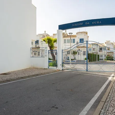 3br With Pool And Ac By The By Lovelystay *