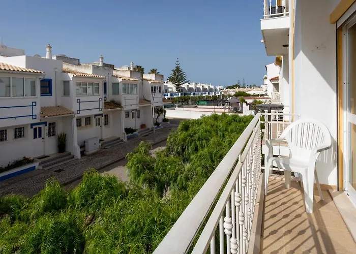 3br With Pool And Ac By The By Lovelystay *