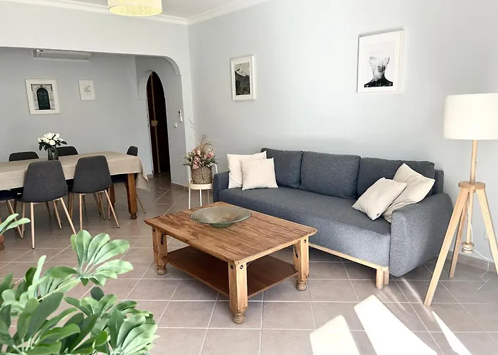 3br With Pool And Ac By The By Lovelystay *